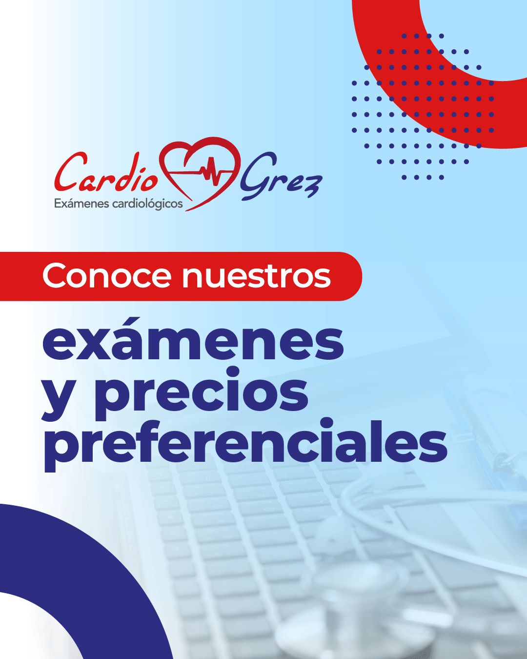 Médico sonriente revisando resultados de exámenes en una tablet moderna en un consultorio bien iluminado